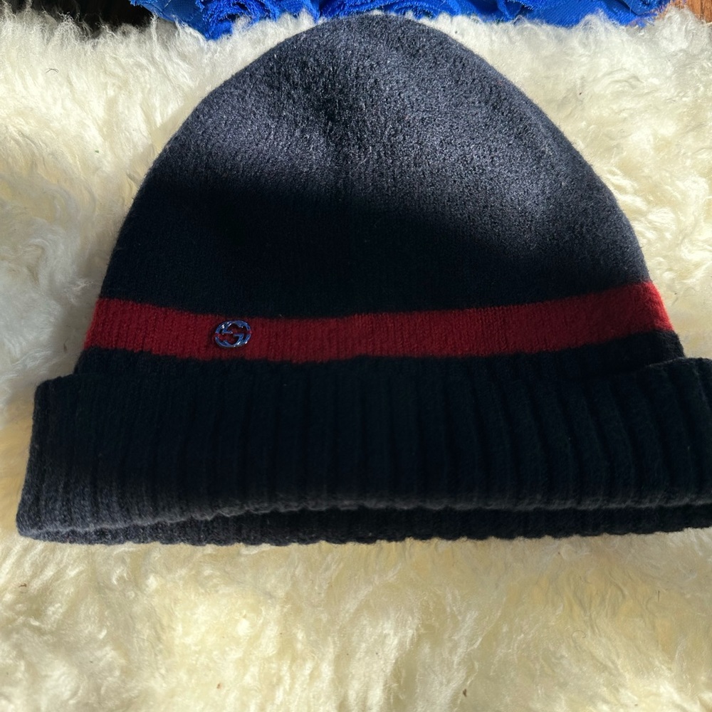 - [ ] Medium dark blue Gucci cap with red , as seen in the photos. In 100% wool